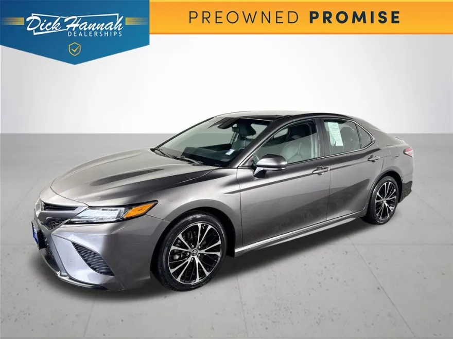 2018 Toyota Camry SE photo 1