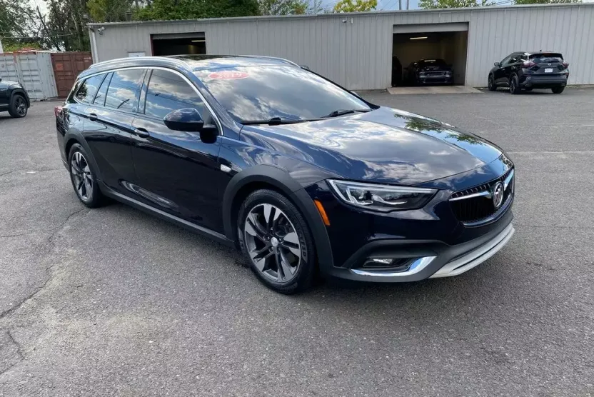 2018 Buick Regal TourX Preferred photo 1
