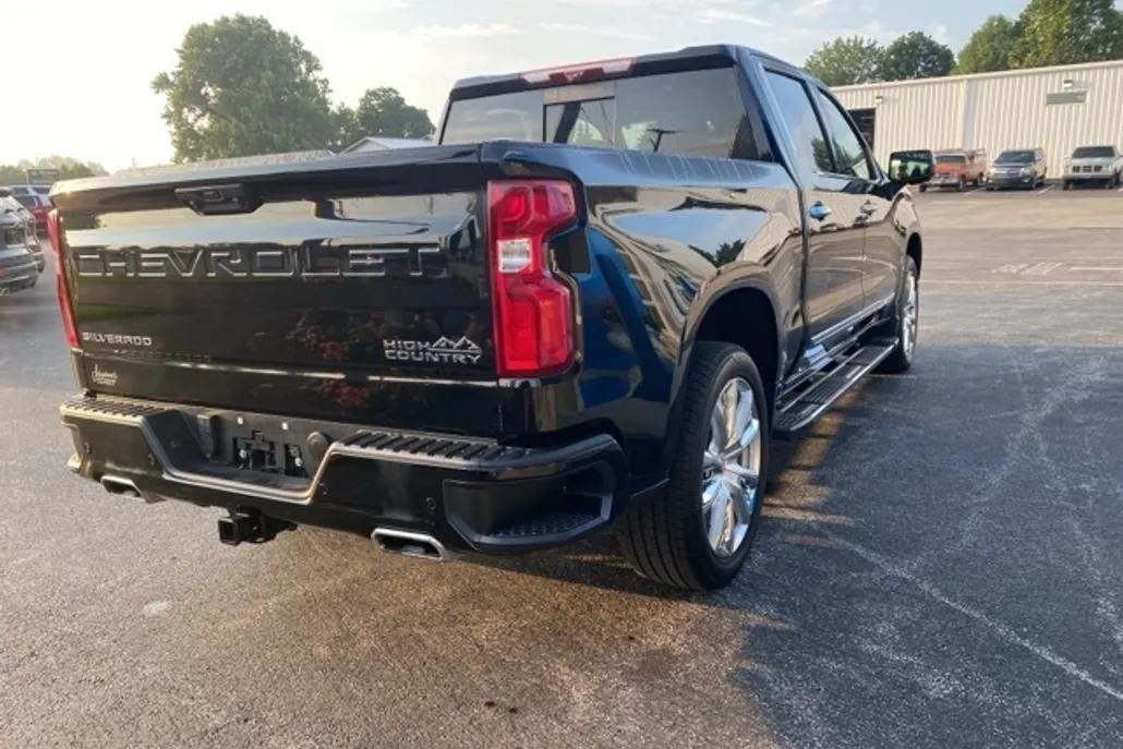 2024 Chevrolet Silverado 1500 High Country photo 1