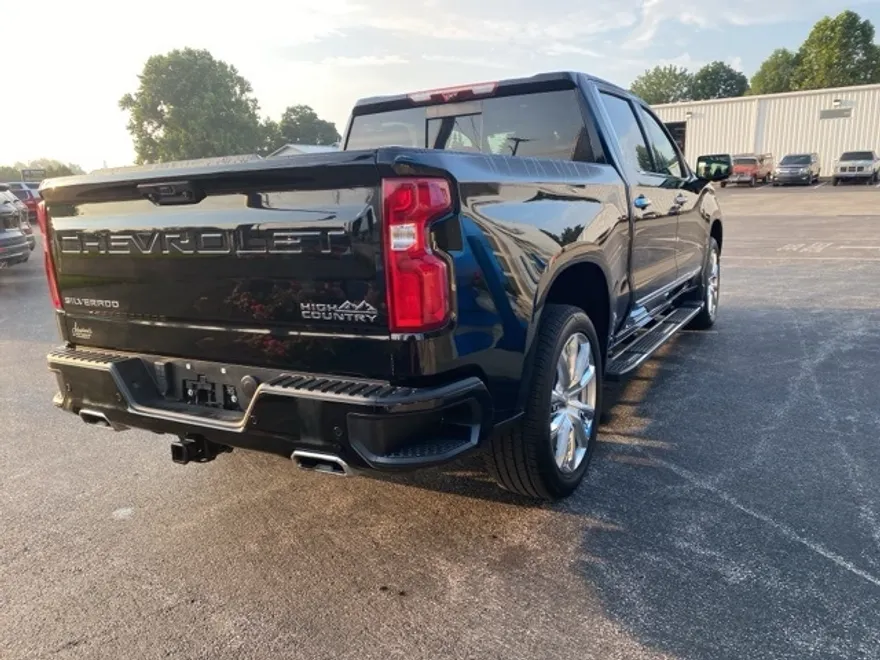 2024 Chevrolet Silverado 1500 High Country photo 1