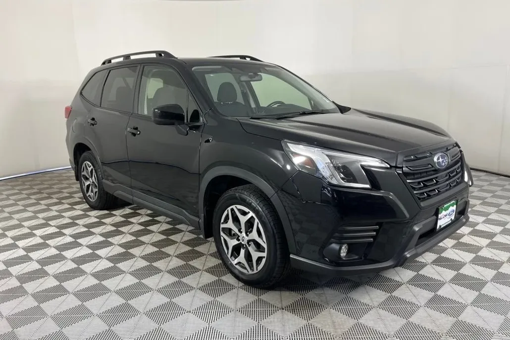 2024 Subaru Forester Premium Base photo 1