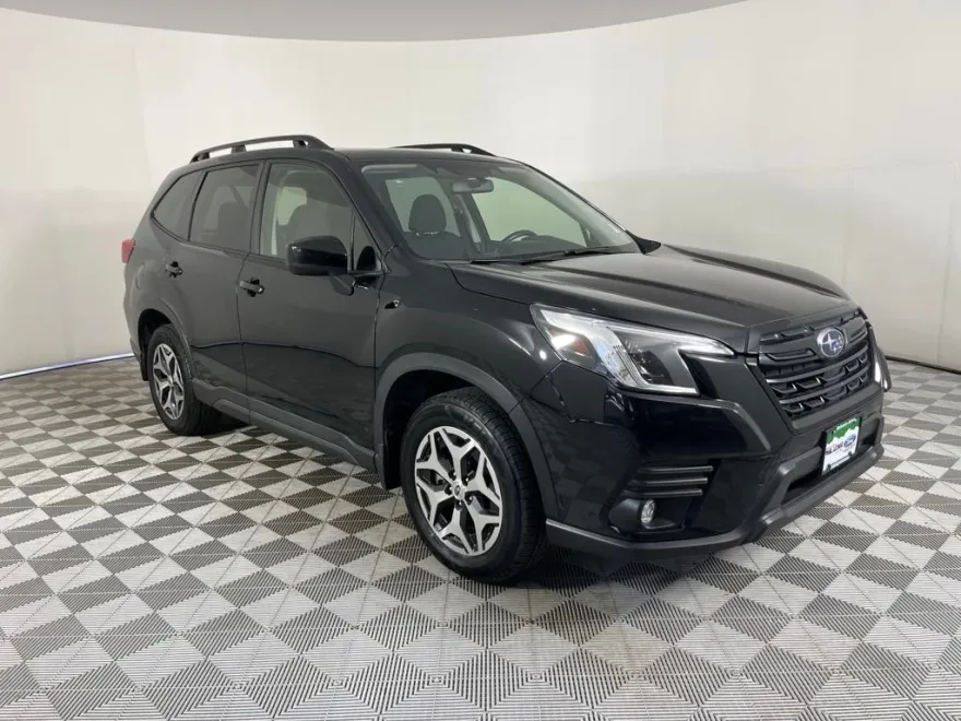 2024 Subaru Forester Premium Base photo 1