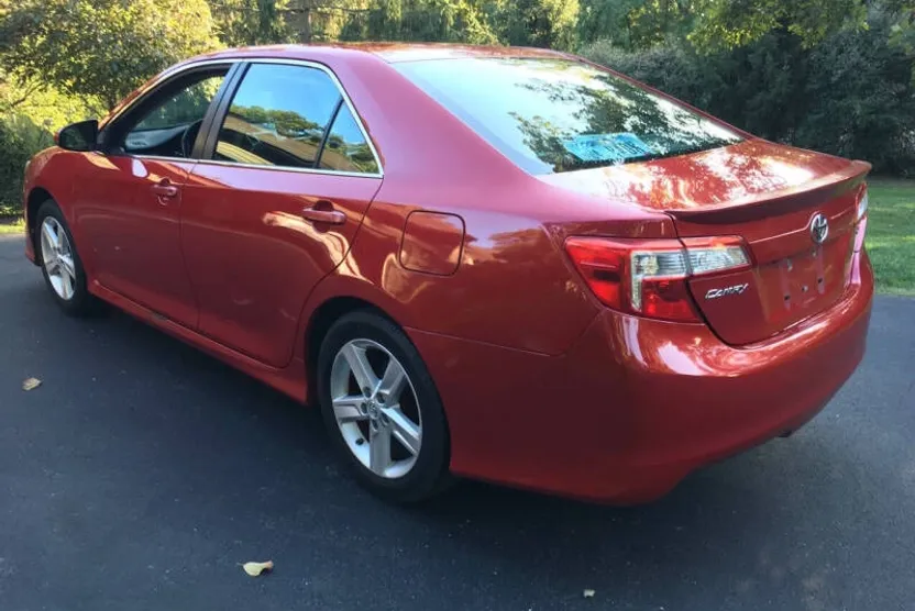 2014 Toyota Camry SE photo 1