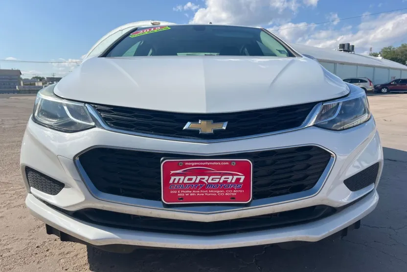 2018 Chevrolet Cruze LT photo 1