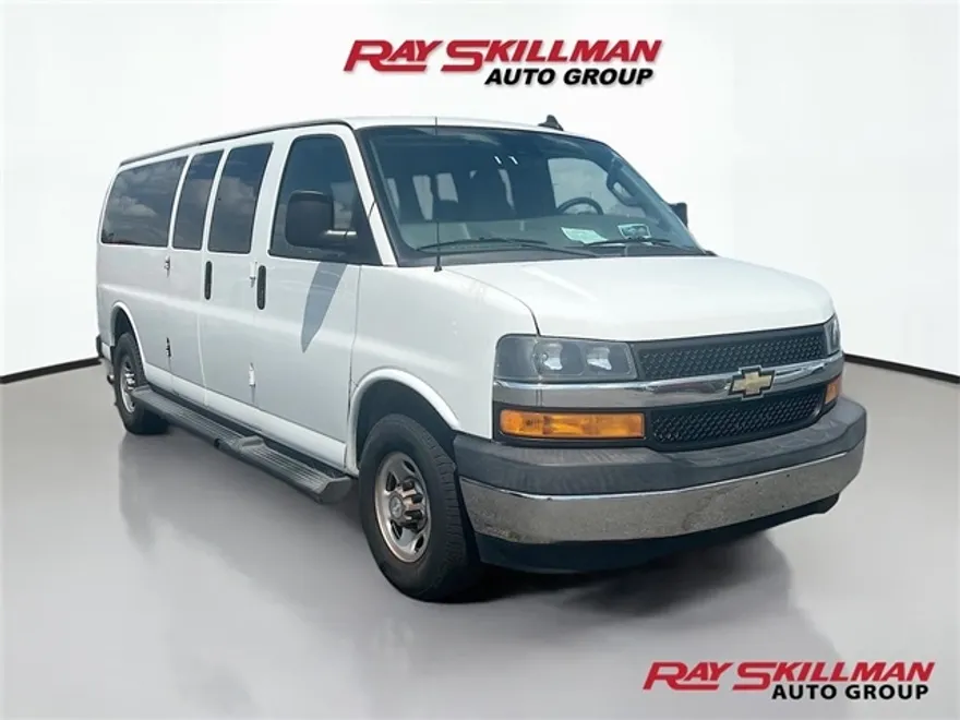 2020 Chevrolet Express 3500 LT Passenger photo 1