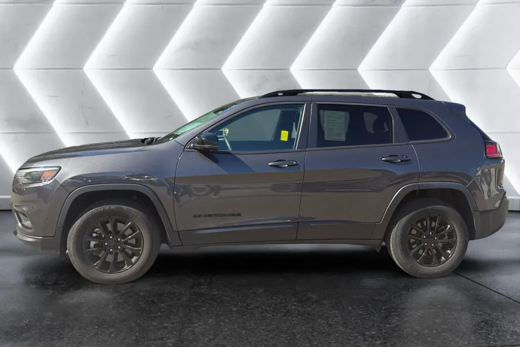 2023 Jeep Cherokee Altitude Lux photo 1