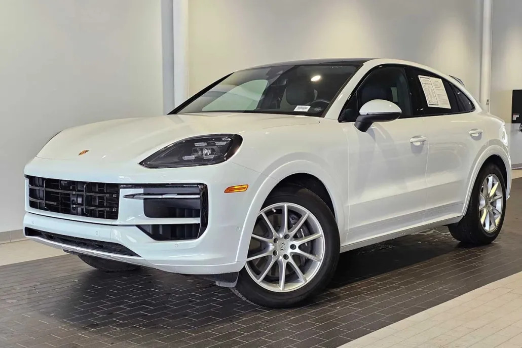 2024 Porsche Cayenne Base photo 1