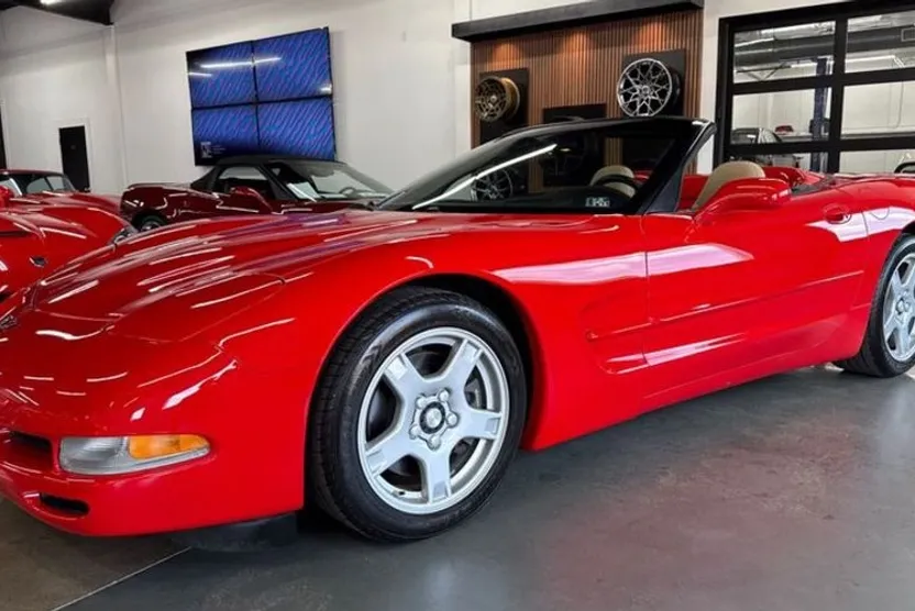 2003 Chevrolet Corvette Convertible photo 1