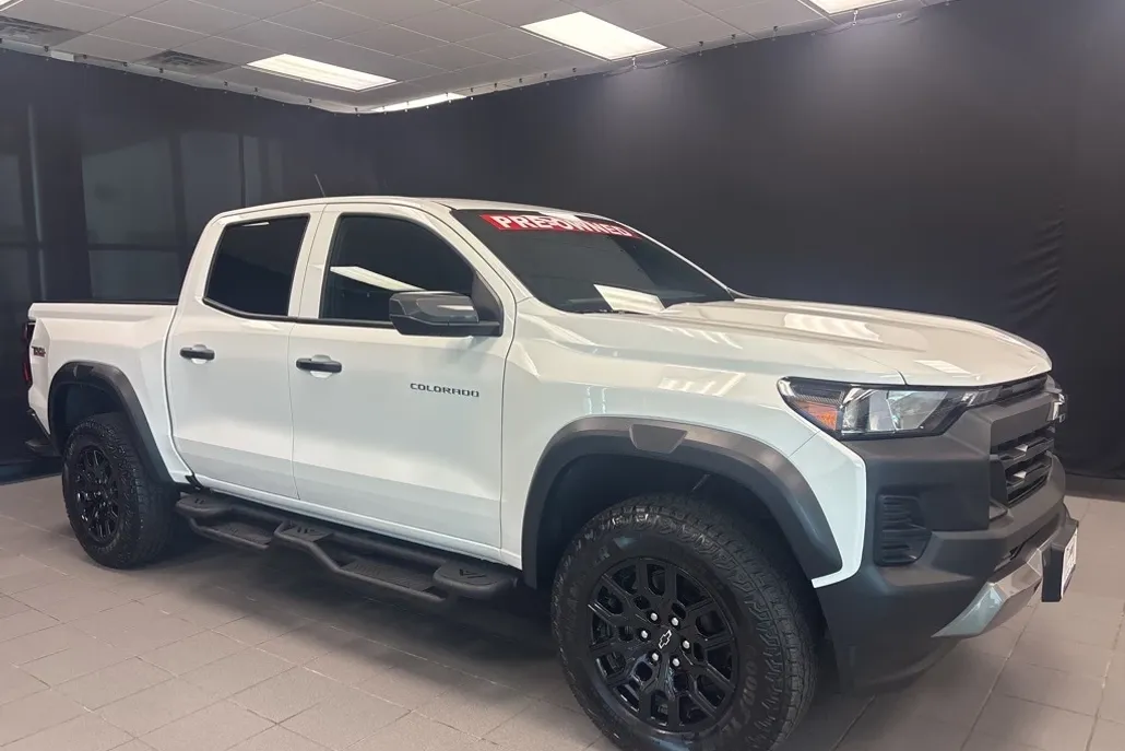 2025 Chevrolet Colorado Trail Boss photo 1