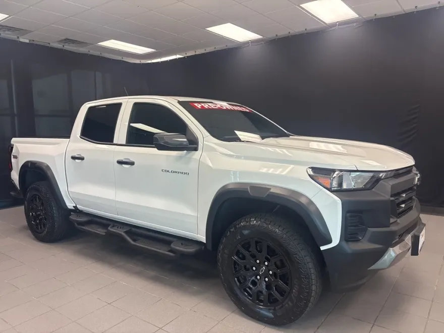 2025 Chevrolet Colorado Trail Boss photo 1