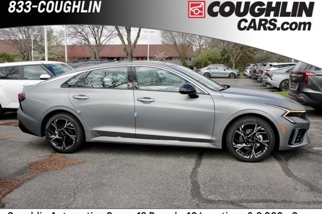 2025 Kia K5 GT-Line photo 1