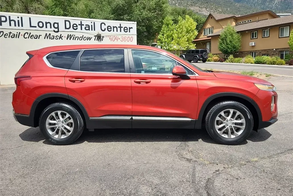 2019 Hyundai Santa Fe SE photo 1