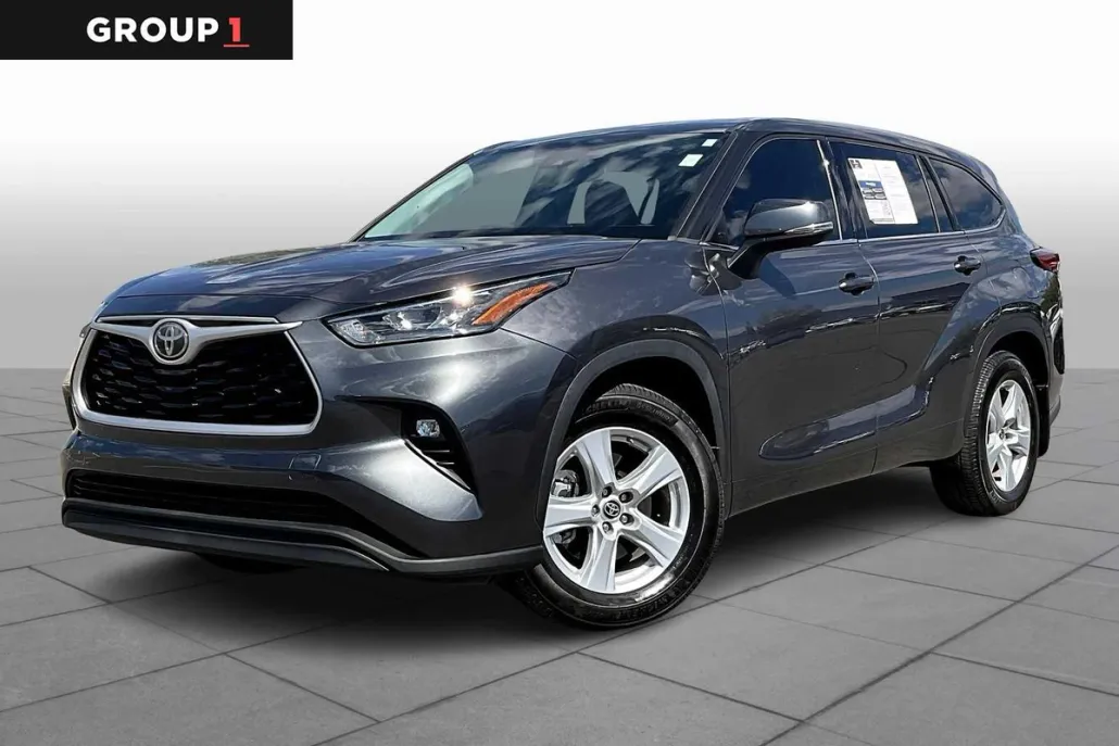 2020 Toyota Highlander LE photo 1
