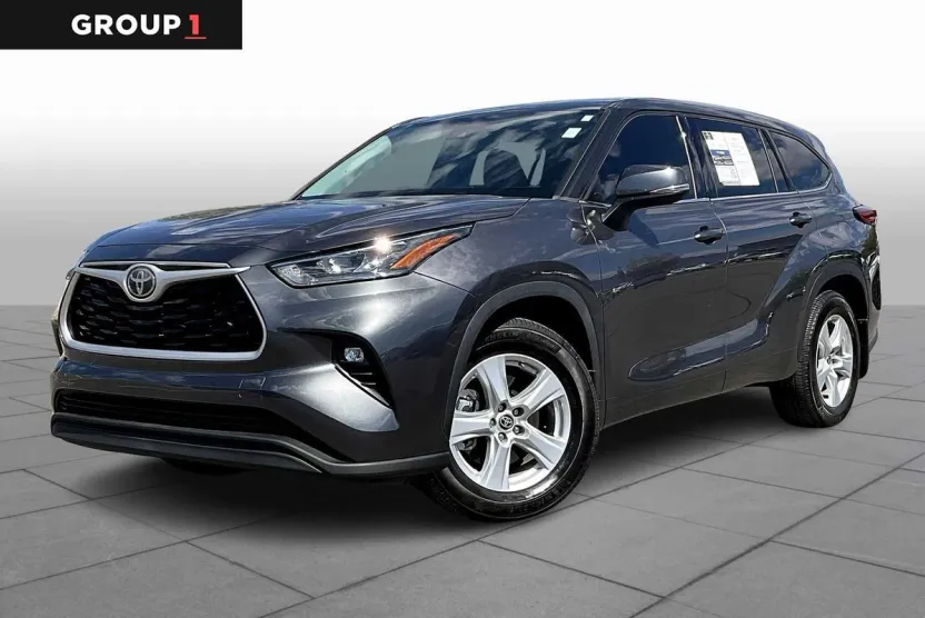 2020 Toyota Highlander LE photo 1