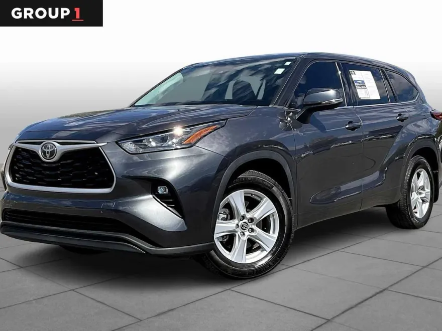 2020 Toyota Highlander LE photo 1