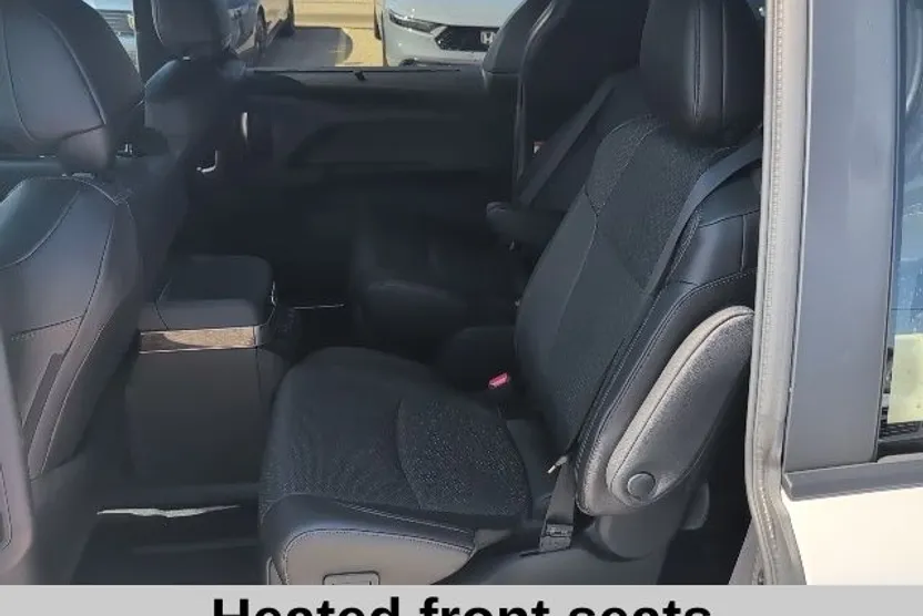2025 Toyota Sienna Platinum photo 1