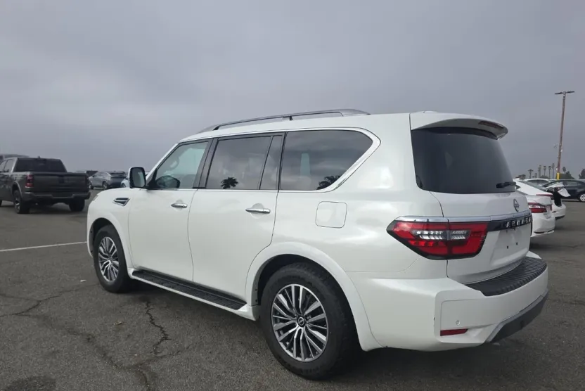 2023 Nissan Armada SL photo 1