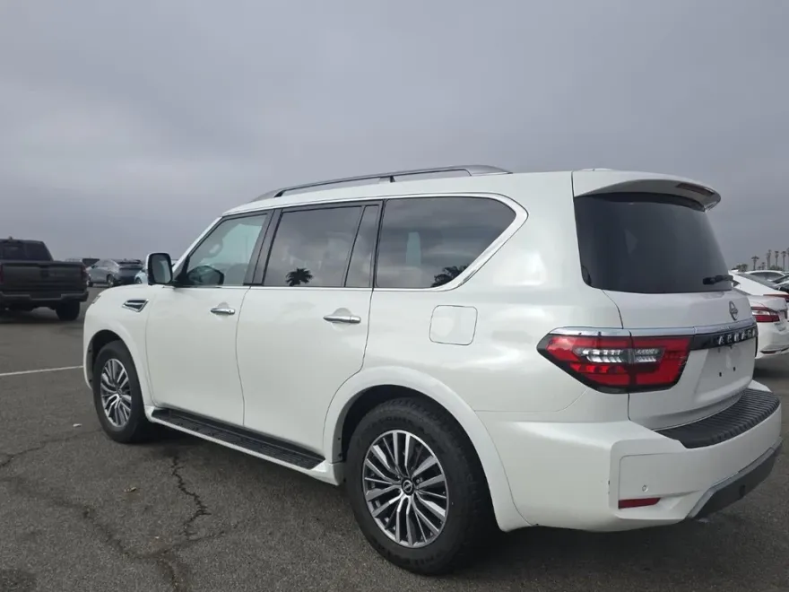 2023 Nissan Armada SL photo 1
