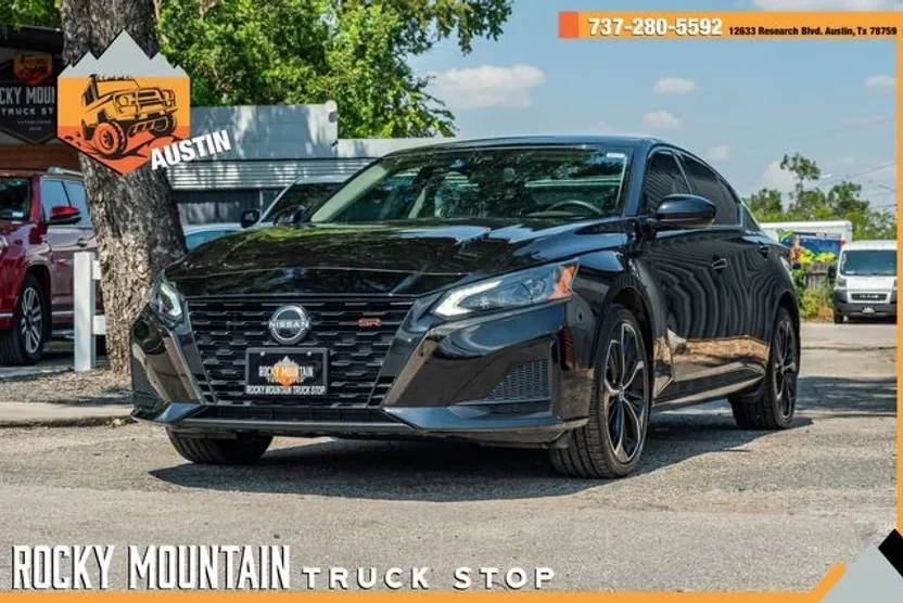 2023 Nissan Altima 2.5 SR photo 1