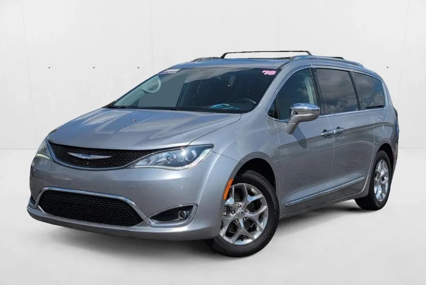 2018 Chrysler Pacifica Limited photo 1