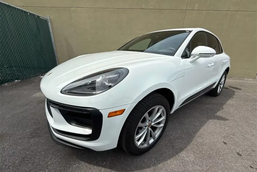 2024 Porsche Macan T photo 1