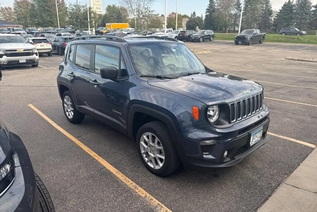 2022 Jeep Renegade Latitude photo 1