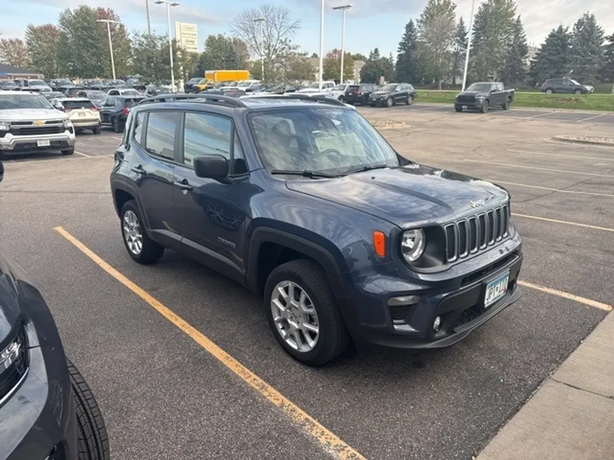 2022 Jeep Renegade Latitude photo 1