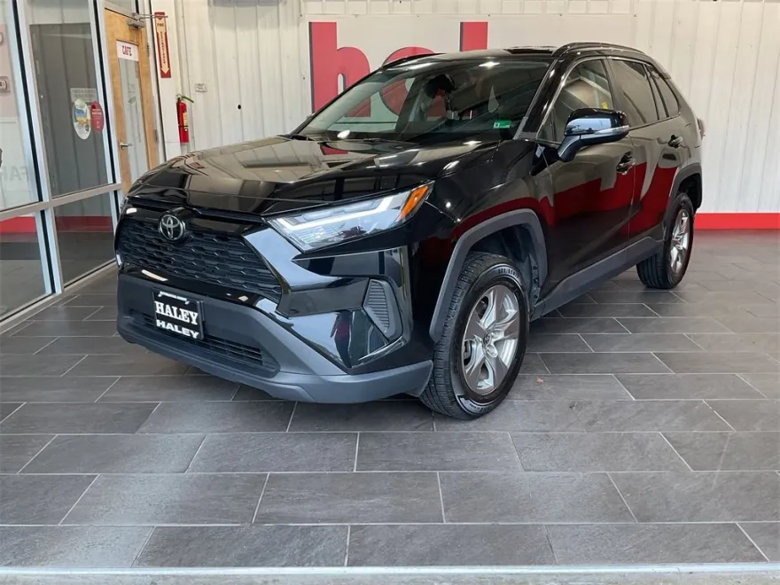 2023 Toyota RAV4 XLE photo 1