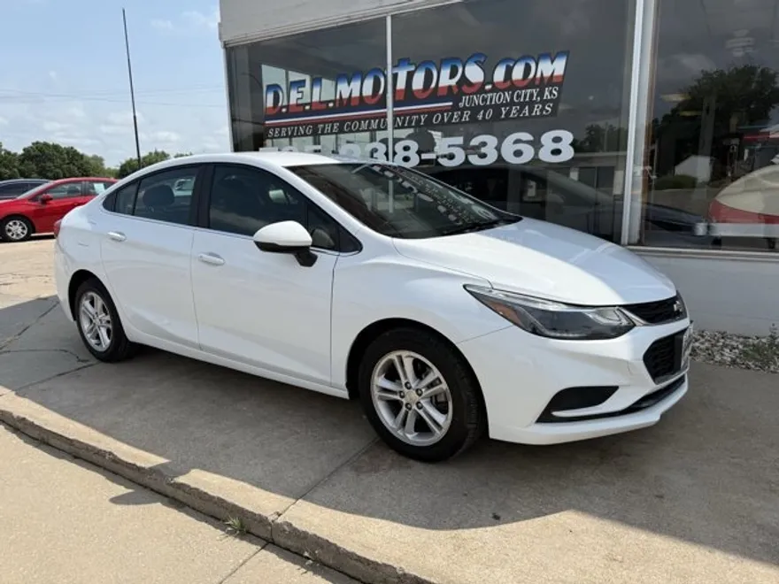 2018 Chevrolet Cruze LT photo 1