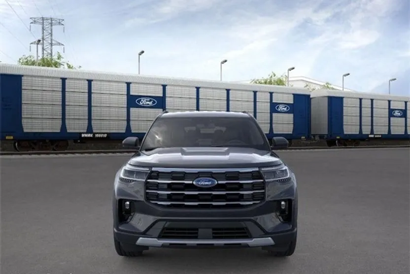 2025 Ford Explorer photo 1