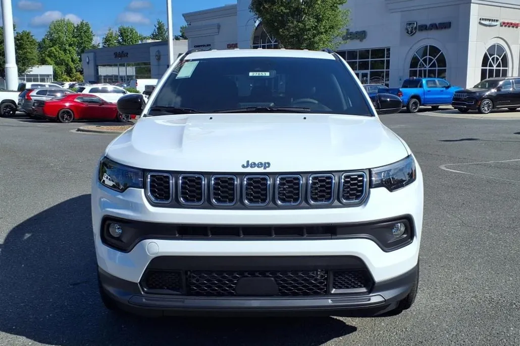 2025 Jeep Compass Latitude photo 1