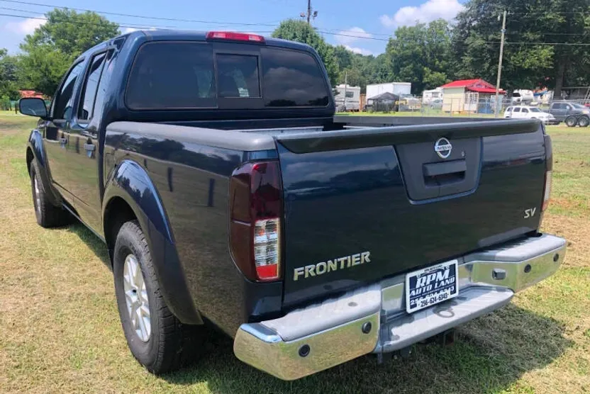 2016 Nissan Frontier SV photo 1