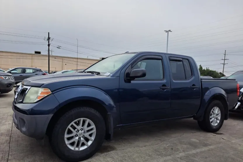 2017 Nissan Frontier SV photo 1