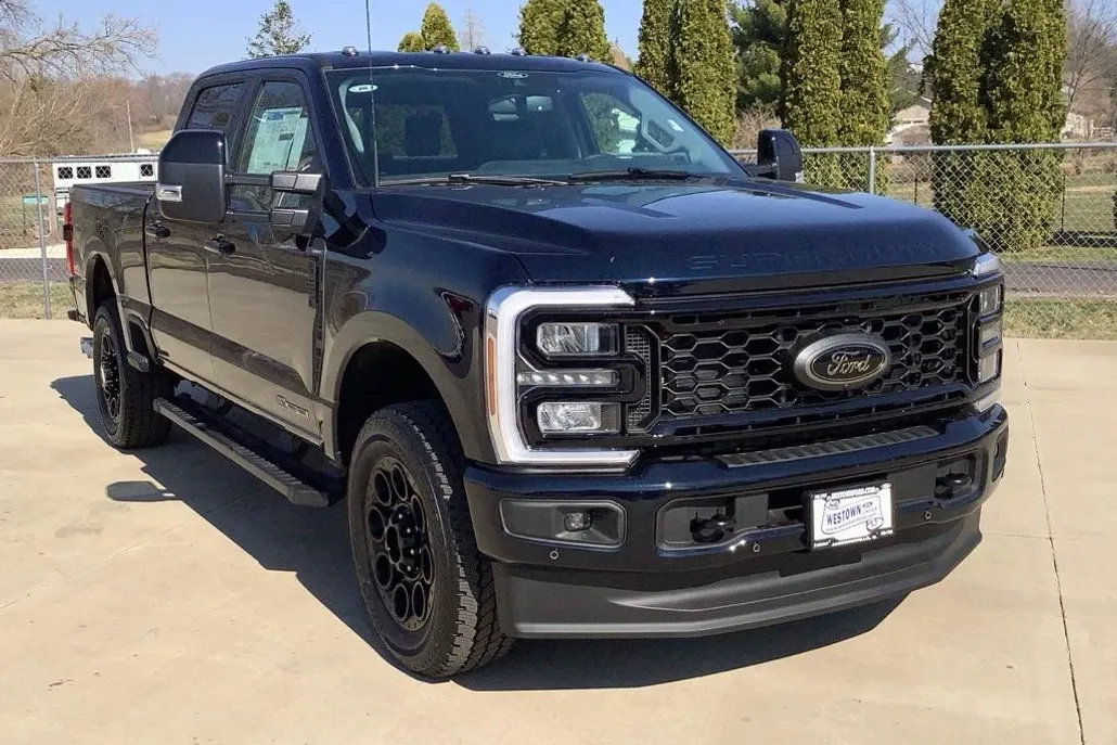 2025 Ford F-250 Lariat photo 1