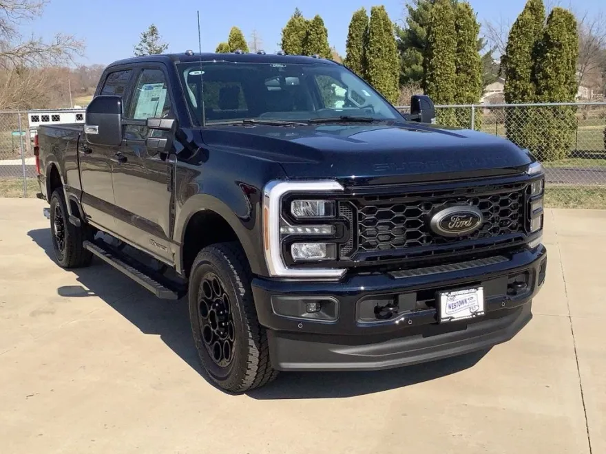 2025 Ford F-250 Lariat photo 1