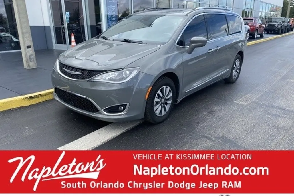 2020 Chrysler Pacifica Touring Plus photo 1