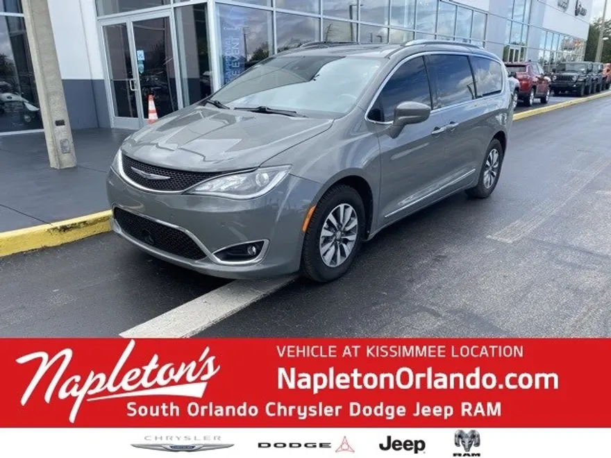 2020 Chrysler Pacifica Touring Plus photo 1