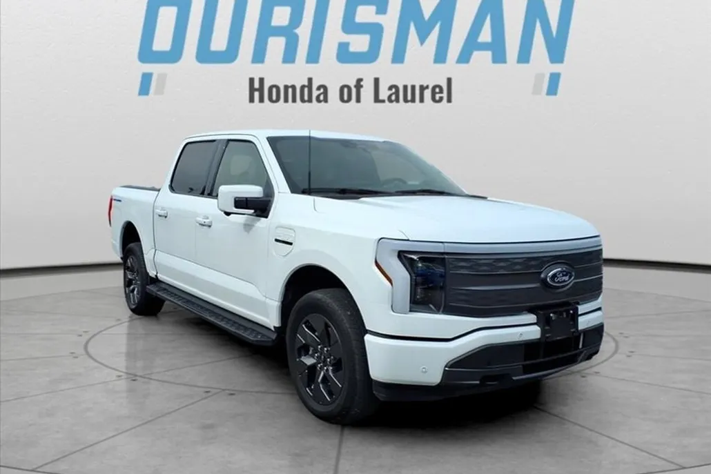 2023 Ford F-150 Lightning Lariat photo 1