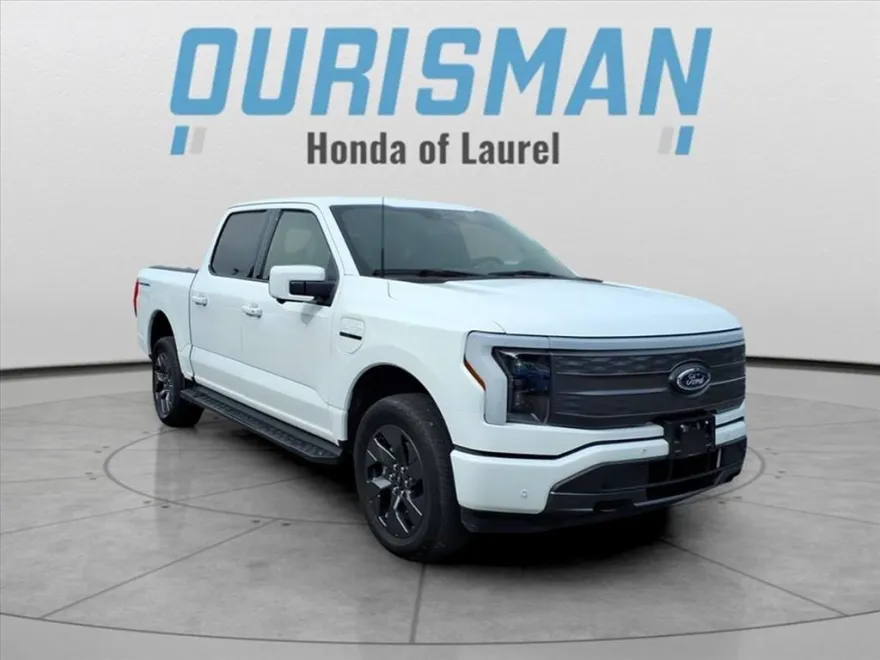 2023 Ford F-150 Lightning Lariat photo 1