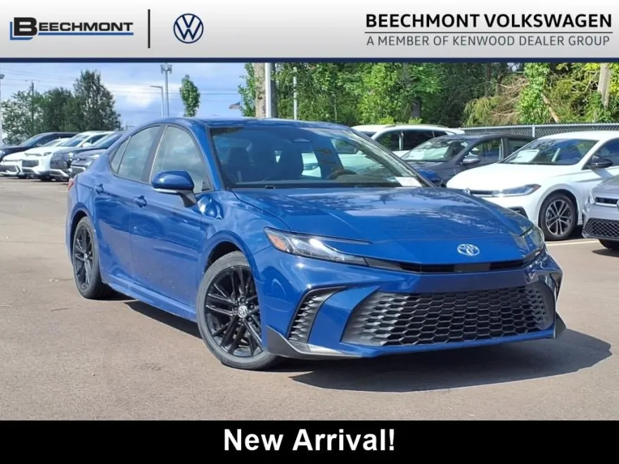 2025 Toyota Camry SE photo 1