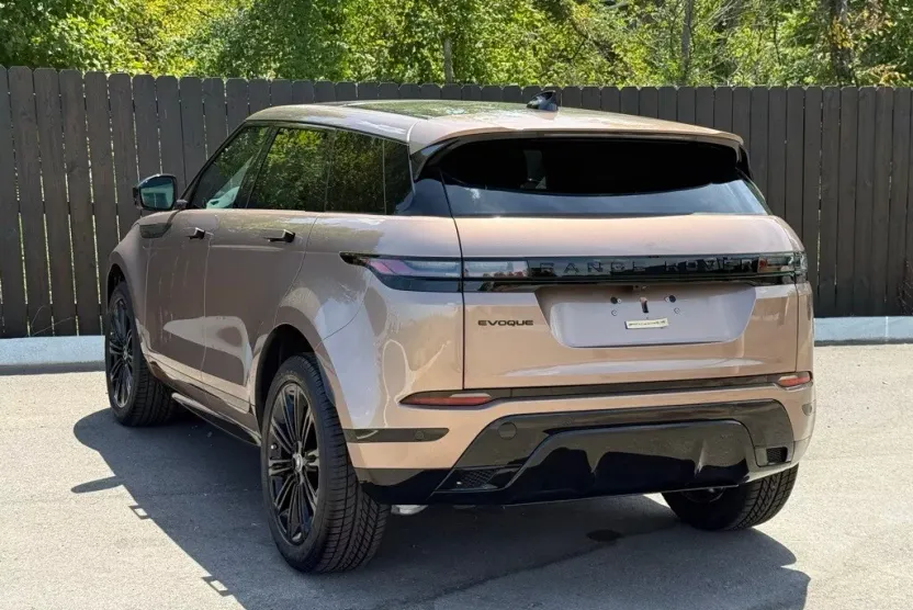 2026 Land Rover Range Rover Evoque Dynamic SE photo 1