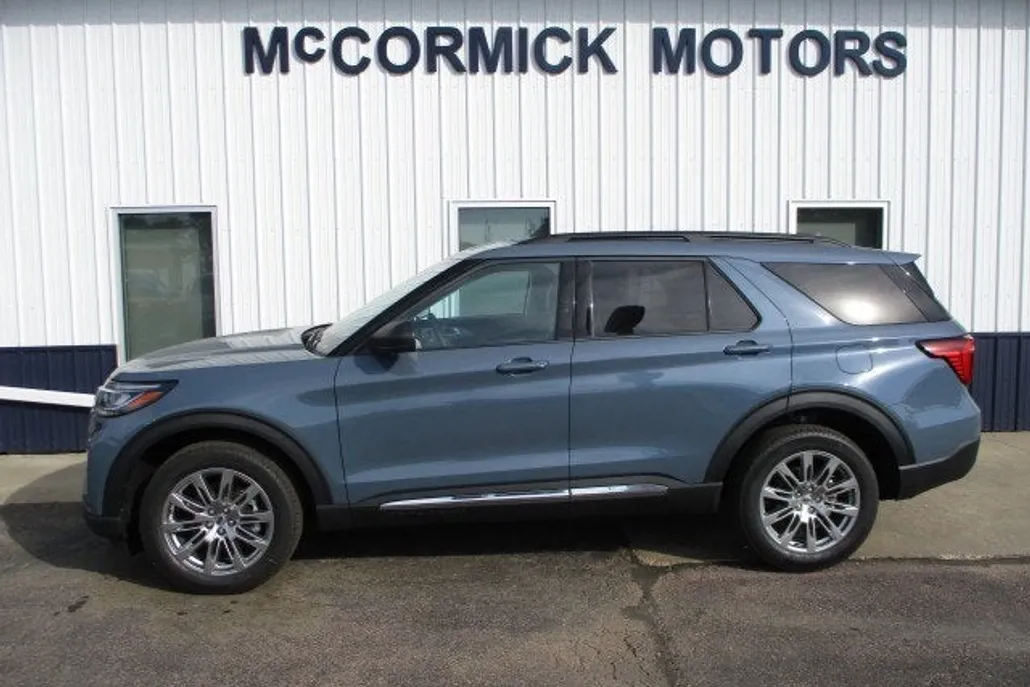 2025 Ford Explorer photo 1