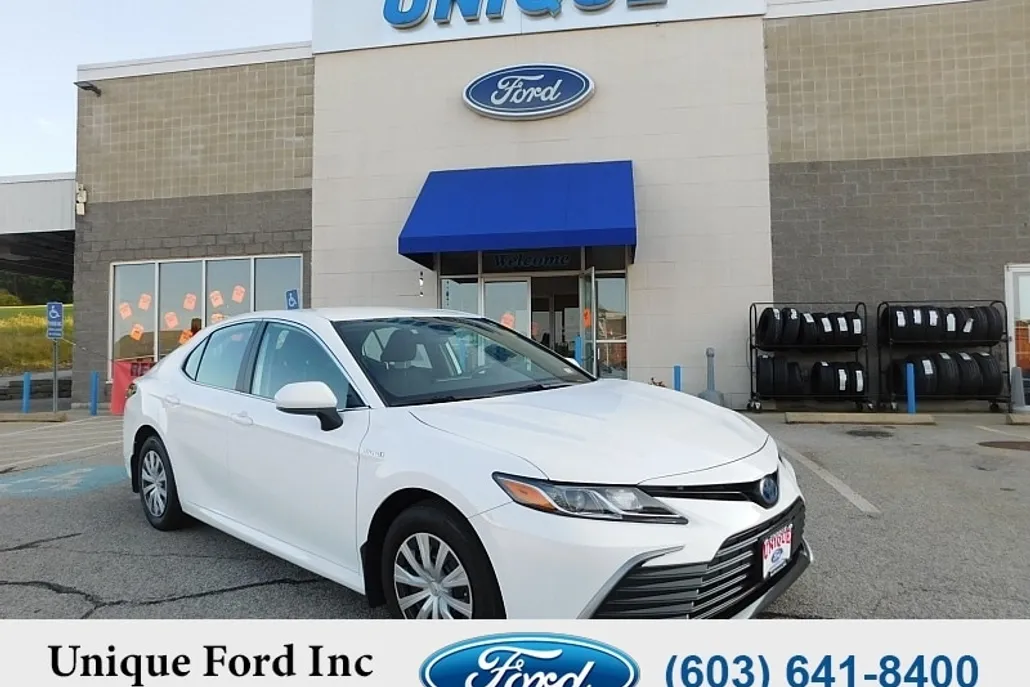 2021 Toyota Camry Hybrid LE photo 1