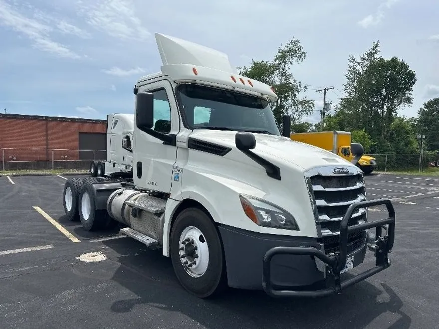 2019 Freightliner Cascadia 126" Day cab photo 1