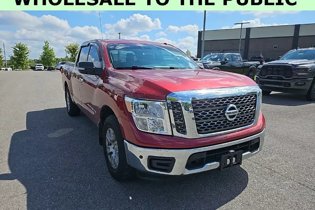 2018 Nissan Titan SV photo 1
