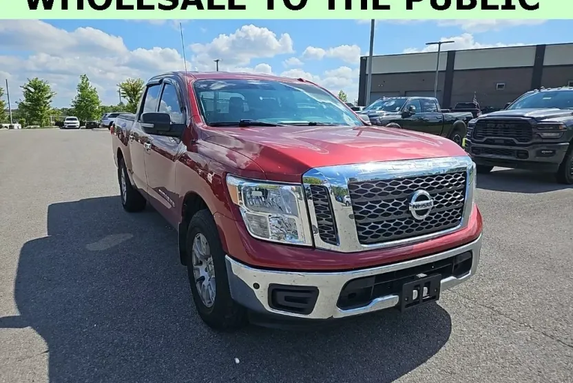 2018 Nissan Titan SV photo 1