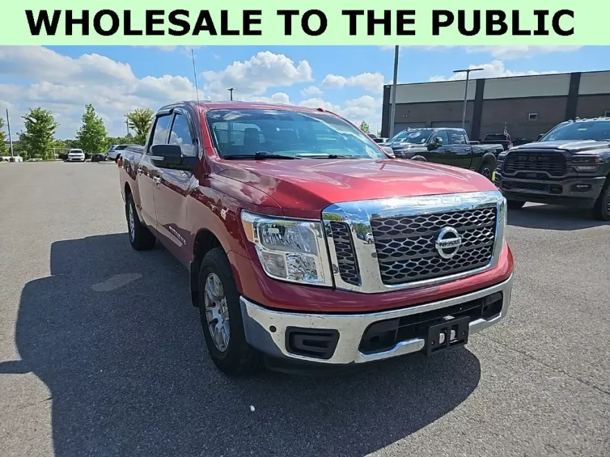 2018 Nissan Titan SV photo 1