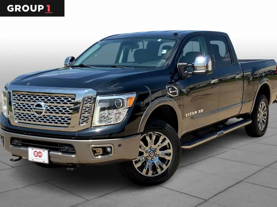 2019 Nissan Titan Platinum Reserve photo 1