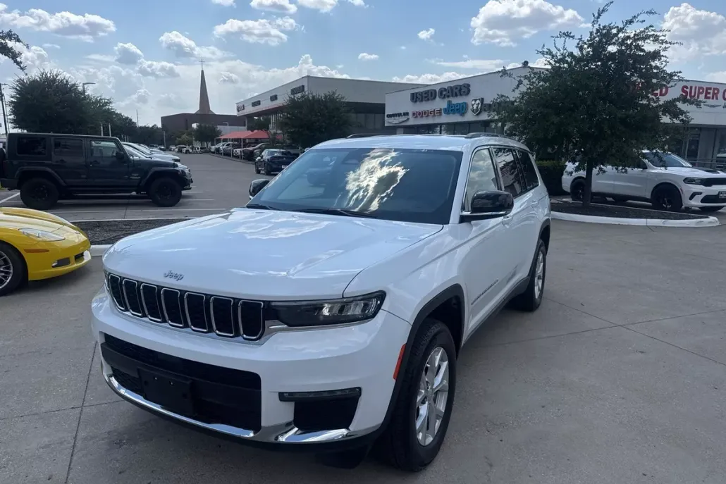 2024 Jeep Grand Cherokee Limited photo 1