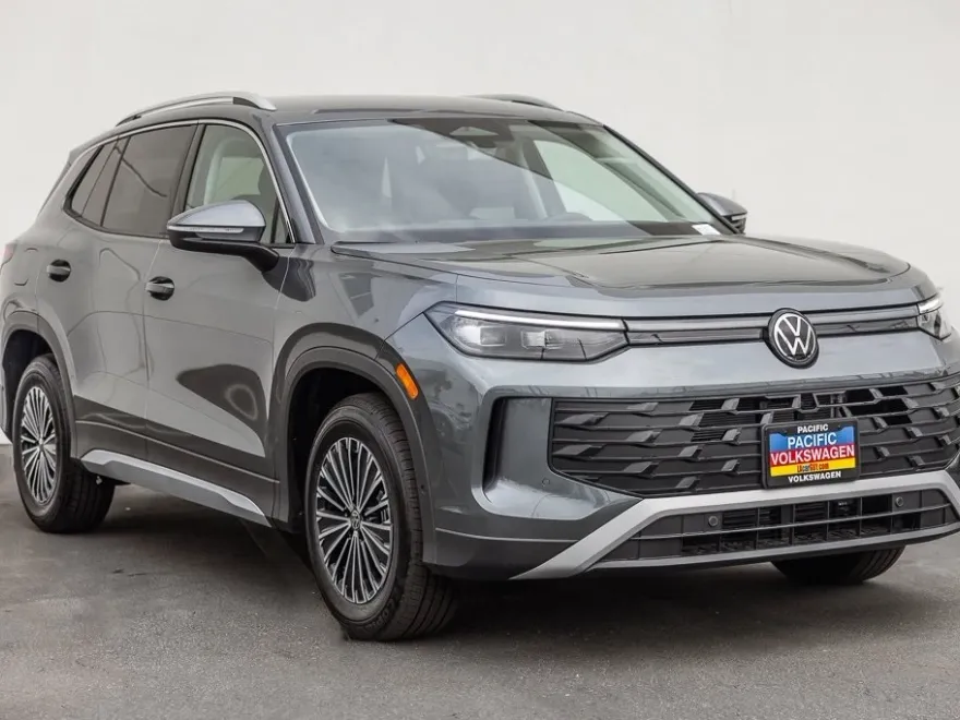 2025 Volkswagen Tiguan S photo 1